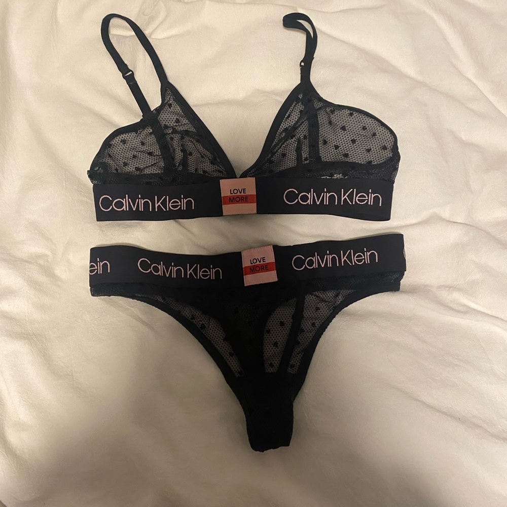Calvin Klein Valentine’s Day set never worn !